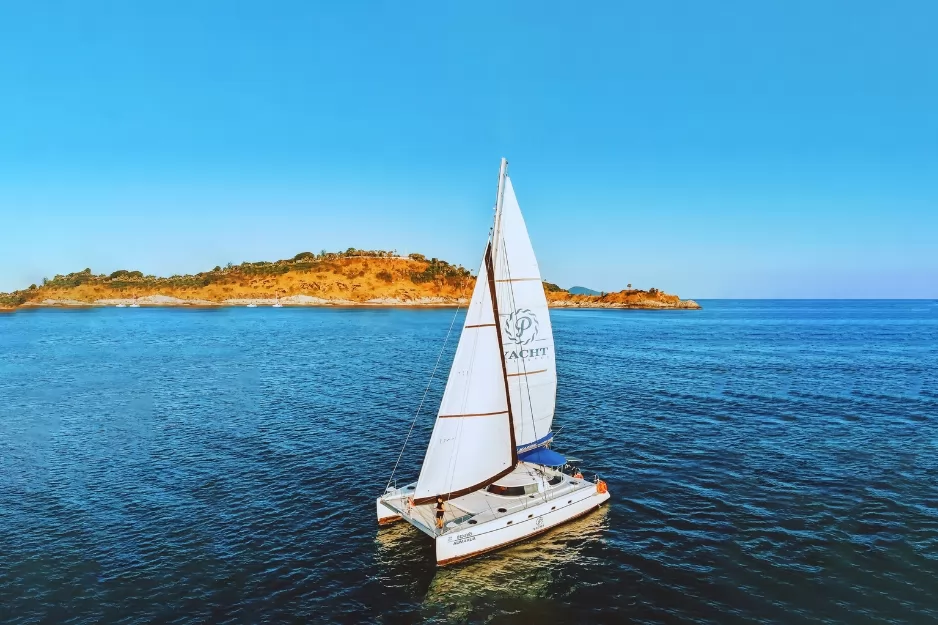 KAHUNG BEACH (CORAL ISLAND) & SUNSET PROMTHEP CAPE BY CATAMARAN