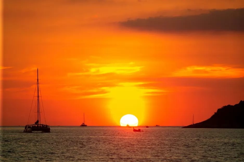 KAHUNG BEACH (CORAL ISLAND) & SUNSET PROMTHEP CAPE BY CATAMARAN